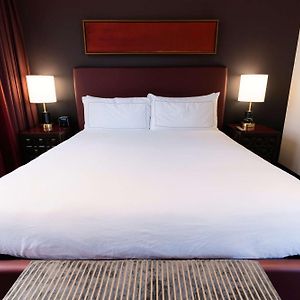 Corner King Room City View